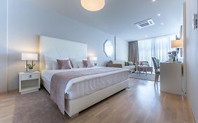 Apartments & Rooms Preelook